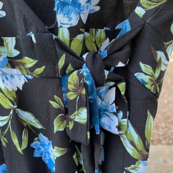 Banana Republic Genuine wrap style floral top - Picture 4 of 9
